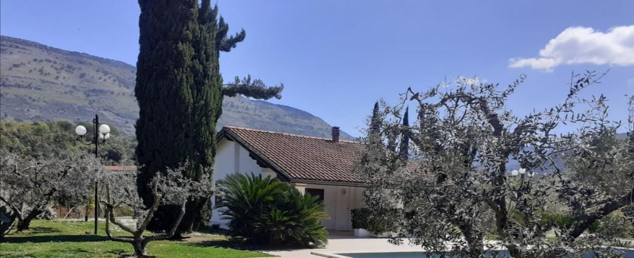 Villetta Blue Garden Sonnino Exterior photo